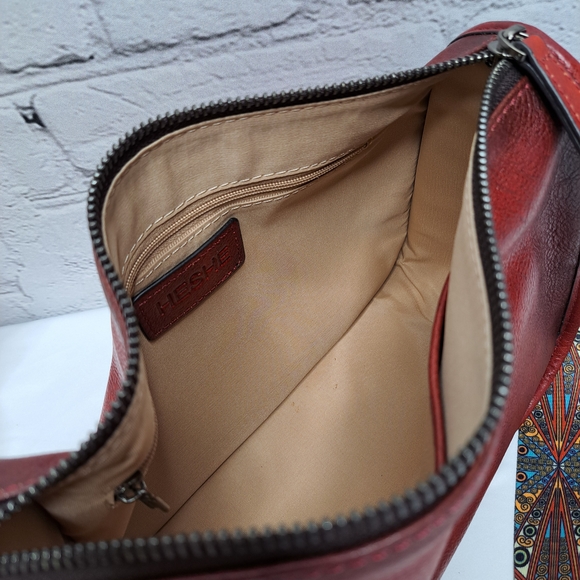 LEATHER CROSSBODY BAG TOP-ZIP 2-STRAP OPTIONS WINE HUE ⁴ - Picture 7 of 16